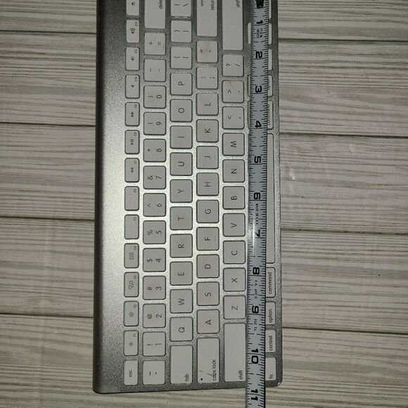 Apple Wireless Bluetooth Magic Keyboard A1314 Silver Slim Mini Keyboard - Picture 5 of 10
